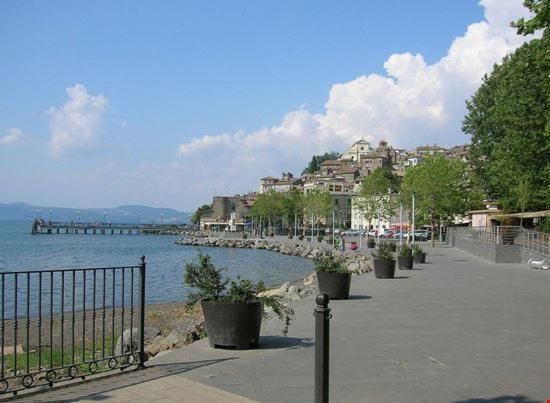 Appartamento Tra Il Borgo E Il Lago アングイッラーラ・サバーツィア エクステリア 写真